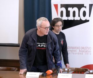 13.04.2022., Zagreb - U Novinarskom domu odrzana je konferencija za medije Hrvatskog novinarskog drustva. HND je upozorio na seriju tuzbi koje su protiv novinara i medija podnijeli saborska zastupnica Romana Nikolic i predsjednik Zupanijskog suda u Osijeku Zvonko Vrban. HND smatra da se "teror SLAPP-tuzbama" nesmetano nastavlja kao jedan od oblika zastrasivanja i financijskog unistenja nezavisnog novinarstva. predsjednik Hrvoje Zovko   Photo: Patrik Macek/PIXSELL