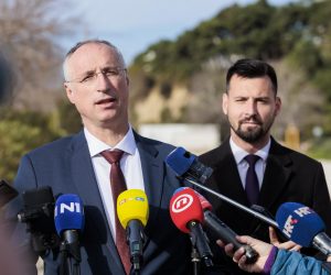 14.03.2023., Split - Konferencija za medije gradonacelnika Ivice Puljka o uredjenju plaze Znjan. Ivica Puljak, Bojan Ivosevic Photo: Miroslav Lelas/PIXSELL