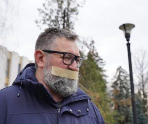 14.03.2023., Banja Luka, Bosna i Hercegovina - Novinari i medijska zajednica RS odrzala je prosvjed ispred Narodne skupstine RS zbog najave usvanjanja izmjena i dopuna Krivicnog zakona kojima bi kleveta u RS bila kriminalizirana. Photo: Dejan Rakita/PIXSELL