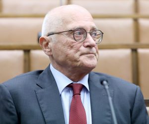 14.11.2022., Zagreb - U Saboru je pocela 27. sjednica Nacionalnog vijeca za pracenje provedbe Strategije suzbijanja korupcije. Pozivu na sjednicu posvecenu aferi INA odazvali su se bivsi clanovi nadzornog odbora Davor Stern i Sinisa Petrovic.
. Photo: Patrik Macek/PIXSELL