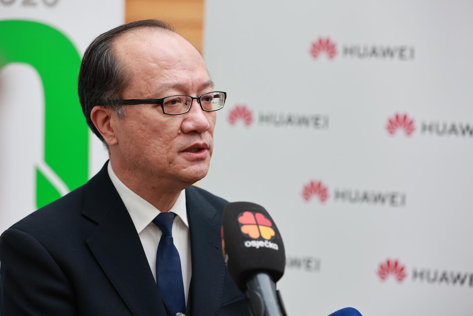 15.11.2022., Osijek - Predstavljanje edukacijsko stipendijskog programa ,"Huawei for Digital Slavonia". Kineski veleposlanik u Hrvatskoj Qi Qianjin Photo: Davor Javorovic/PIXSELL