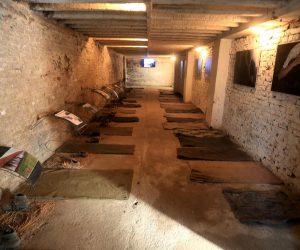 16.01.2016., Vukovar - Posljednjeg dana radnog posjeta  Vukovarsko-srijemskoj zupaniji predsjednica RH Kolinda Grabar-Kitarovic obisla je Javnu ustanovu 'Memorijalni centar Domovinskog rata Vukovar'. rReplika prostorija Stajicevo i Begejci u kojem su bili zatvarani hrvatski branitelji. rPhoto: Davor Javorovic/PIXSELL