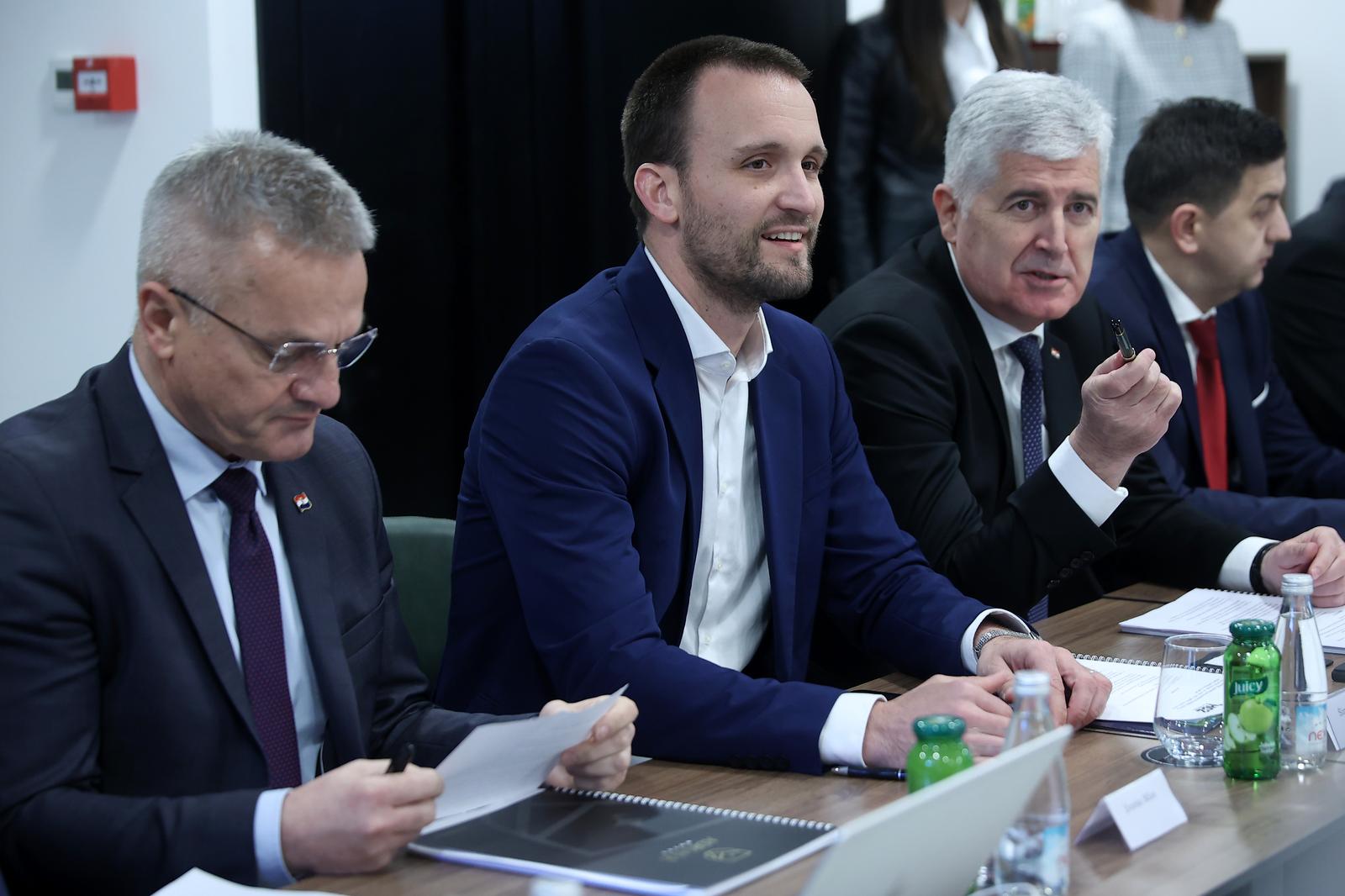 16.03.2023., Kresevo, Bosna i Hercegovina - Ministar regionalnog razvoja i fondova Europske unije u Vladi RH Sime Erlic nazocio je sastanku gradonacelnika, nacelnika opcina i predsjednika zupanijskih vlada izabranih ispred HDZ BiH. Photo: Armin Durgut/PIXSELL