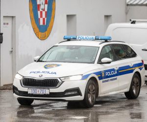 19.09.2022., Zagreb - Pozar na dva osobna automobila u ulici Grada Bologne. Photo: Luka Stanzl/PIXSELL
