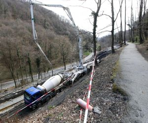 Zagreb: Cesta prema Sljemenu zatvorena je zbog radova na žičari 19.03.2019., Zagreb- Zbog radova na sljemenskoj zicari zatvorena je sljemenska cesta radnim danom od 9:00 do 16:00 sati. rPhoto: Boris Scitar/Vecernji list/PIXSELL