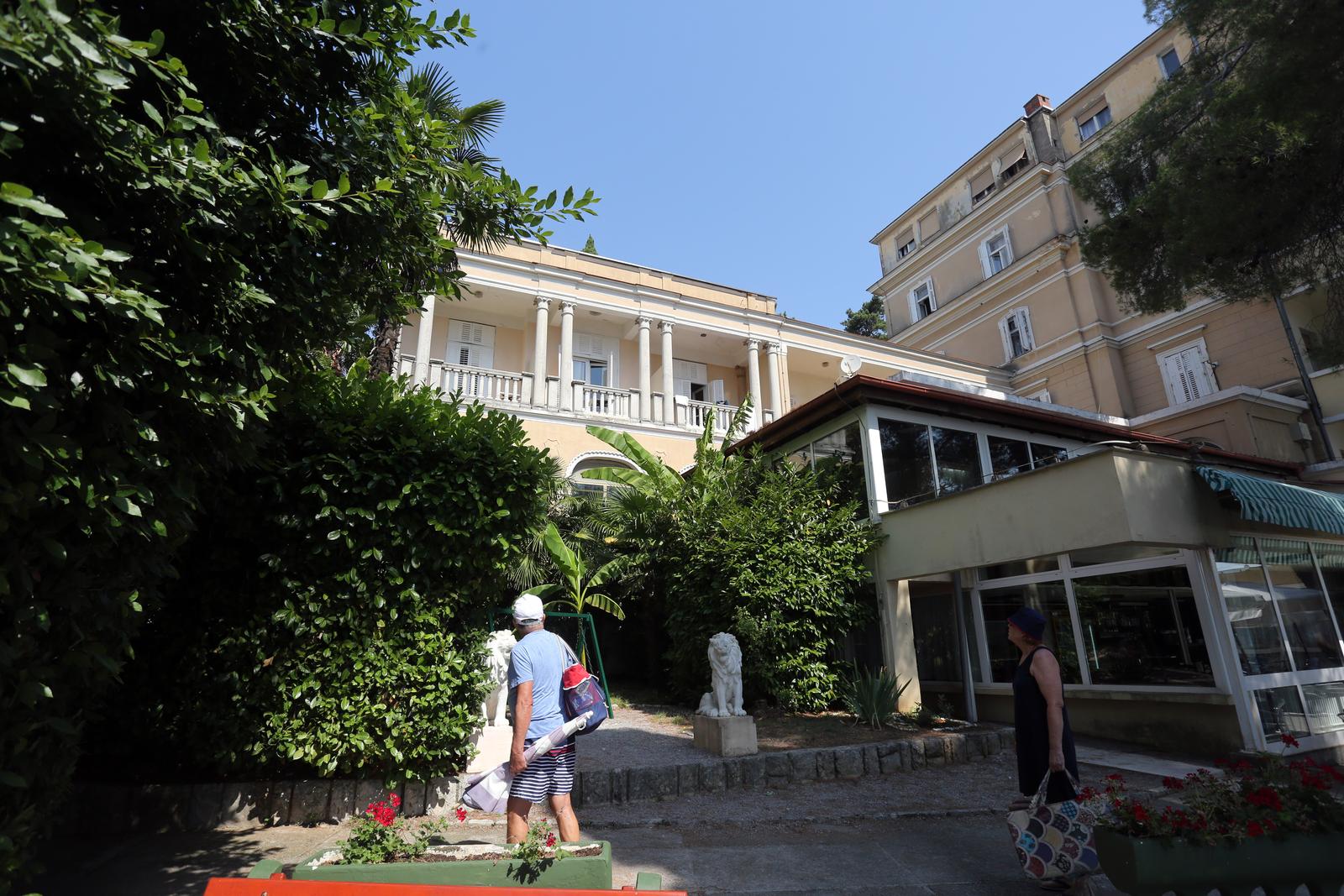 21.07.2017. Opatija - Grand Hotel Belvedere. Turist iz Ceske poginuo na ptostoru sobe i balkona na prvom katu. rPhoto: Goran Kovacic/PIXSELL