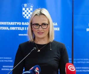 21.11.2022., Velika Gorica - Svecana sjednica Vijeca za djecu u sklopu koje je dodijeljena Nagrada za promicanje prava djeteta u 2022. godini odrzana je u dvorani Puckog otvorenog ucilista u Velikoj Gorici. Suzana Resetar.
 Photo: Davor Puklavec/PIXSELL