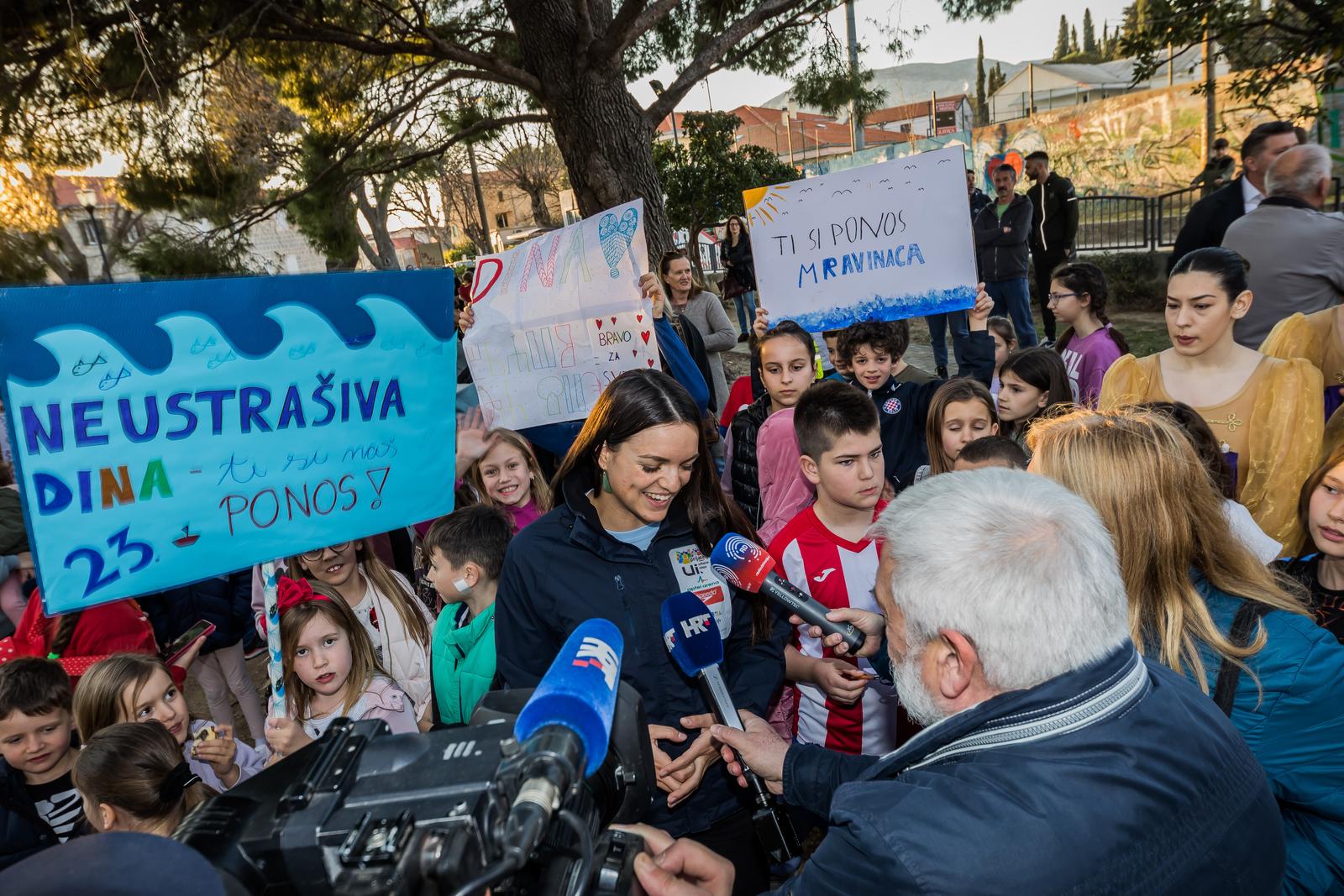 22.03.2023., Mravince - Docek za Dinu Levacic u njezinom rodnom mjestu nakon povratka s Novog Zelanda gdje je peplivala Cookov prolaz, te time postala najmladja koja je preplivala svih sedam maratona "Oceanovih 7". Photo: Zvonimir Barisin/PIXSELL
