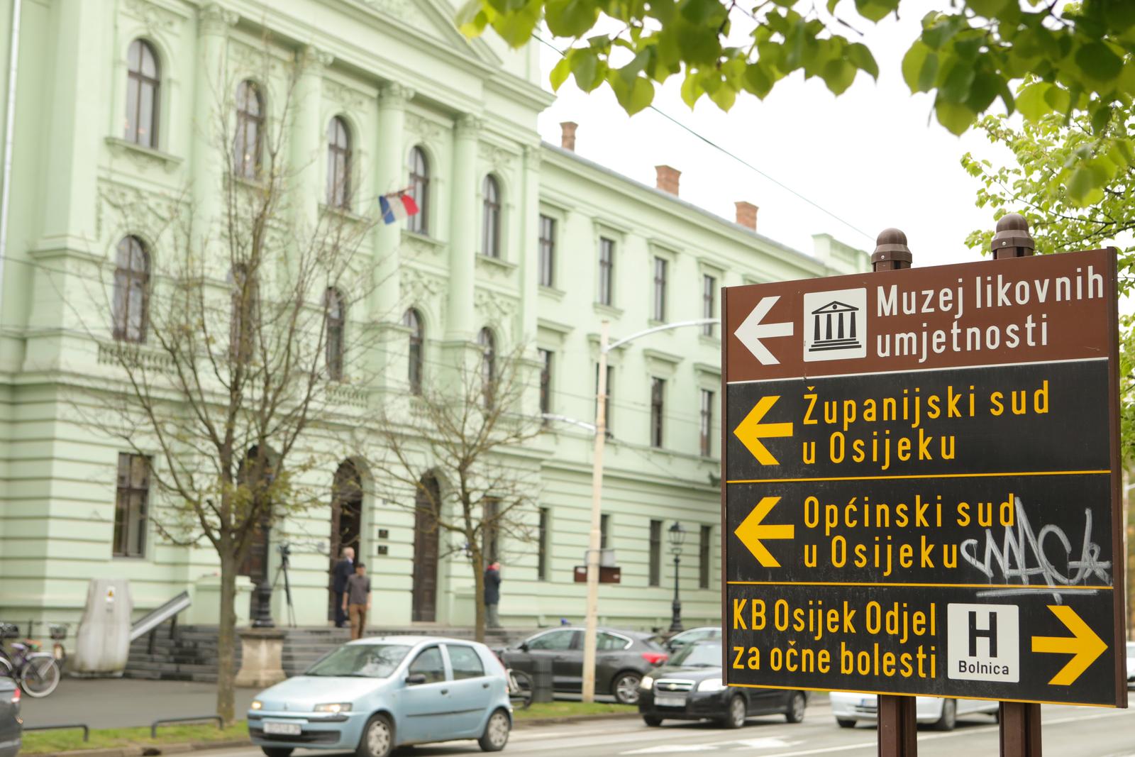 22.04.2022., Osijek - Privodjenje nacelnika Zlatka Pinjuha na Zupanijski sud u Osijeku. Photo: Dubravka Petric/PIXSELL