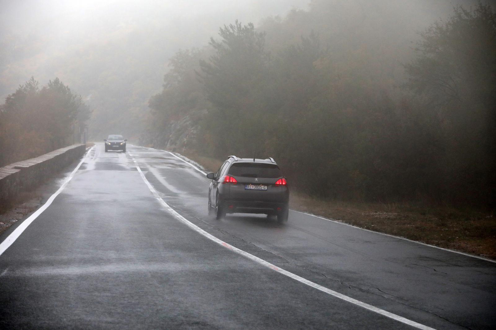 22.10.2021., Rijeka - Kisa i magla otezavaju promet na autocesti Rijeka-Zagreb i staroj cesti kroz Gorski kotar.
Photo: Goran Kovacic/PIXSELL Photo: Goran Kovacic/PIXSELL