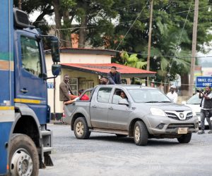 23.01.2023., Ndola, Zambija  -  Hrvati optuzeni za krijumcarenje ljudi  vec danas mozda izlaze na slobodu. Nova rocista zakazana su za 6. i 10. veljace.Kelvin Silwimba, odvjetnik uhicenih Hrvata dolazi na sud.  Photo: Emica Elvedji/PIXSELL