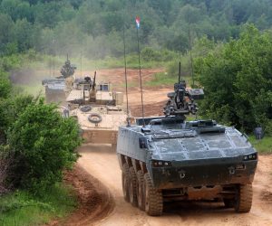 23.05.2021., Slunj - Na vojnom poligonuu Eugen Kvaternik u Slunju u tijeku je medunarodna vojna vjezba Immediate Response 21. Medijima je prikazana obuka Multinacionalne manevarske bojne s borbenim oklopnim vozilima Patria, Svarun i Bradley te bojno gadanje multionacionalne topnicke bojne i americke topnicke bojne.rPhoto: Kristina Stedul Fabac/PIXSELL