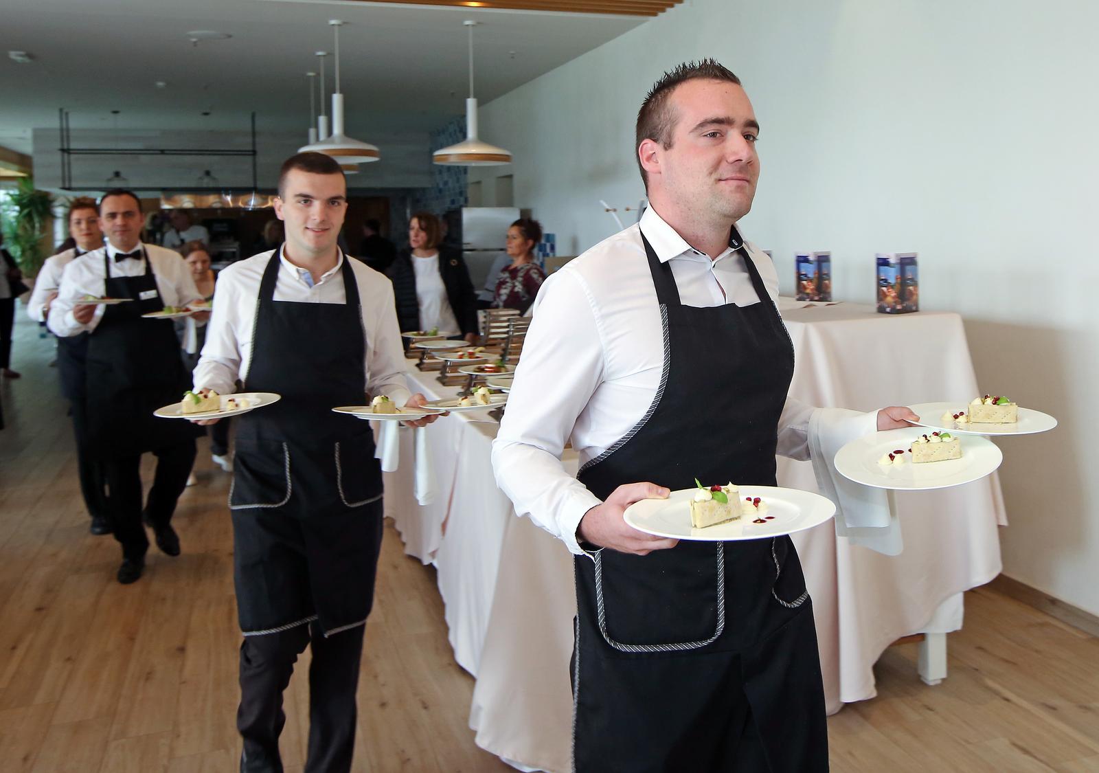 23.11.2019.,Sibenik-U Sibeniku se, u Hotelu Ivan, Amadria Park,odrzavaju 11. Strukovno – sportski susreti Sindikata turizma i usluga Hrvatske.Strukovna natjecanja odrzavaju se za barmene, kuhare, slasticare, konobare, sobarice te recepcionare i jedina su strukovna natjecanja tog tipa u Hrvatskoj.rPhoto: Dusko Jaramaz/PIXSELL