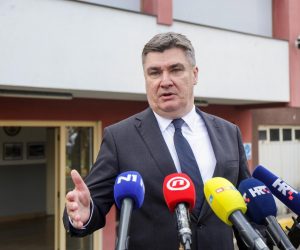 24.02.2023., Zagreb - Predsjednik Republike i vrhovni zapovjednik Oruzanih snaga Republike Hrvatske sudjelovao je na obiljezavanju 29. obljetnice Pocasno-zastitne bojne i Dana vojne kapelanije Sveti Valentin u vojarni 1. hrvatski gardijski zbor na Tuskancu. Za osobiti doprinos razvitku i ugledu Republike Hrvatske i dobrobiti njezinih gradjana Predsjednik Republike odlikovao je Redom hrvatskog pletera pripadnike Pocasno-zastitne bojne.  Photo: Luka Stanzl/PIXSELL