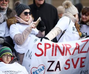Zagreb: Prosvjed "Spinraza za sve" na Trgu. sv. Marka 26.01.2019., Zagreb - U organizaciji udruge roditelja vitalno ugrozene djece "Kolibrici" na Trgu svetog Marka odrzan je prosvjed "Spinraza za sve" zbog diskriminacije u lijecenju oboljelih od spinalne misicne atrofije. Photo: Igor Soban/PIXSELL