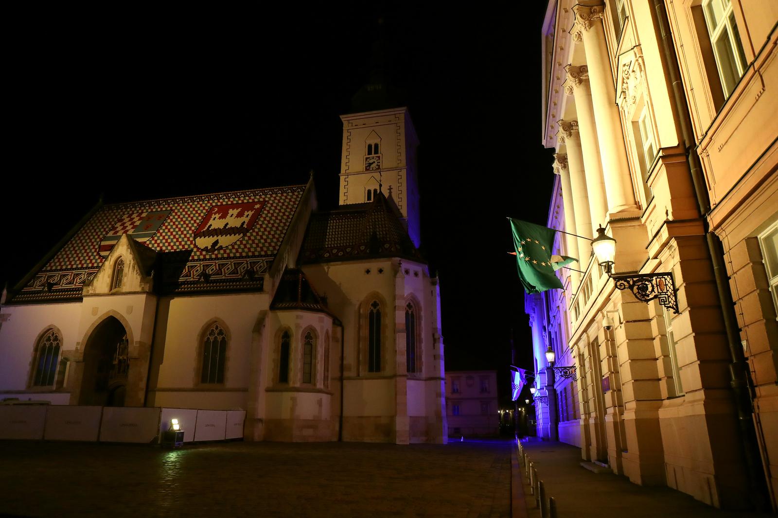 26.02.2022., Zagreb - Zgrade Vlade i Sabora zasvijetlile u bojama Ukrajinske zastave. Photo: Luka Stanzl/PIXSELL
