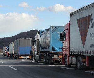 27.02.2020., Slovenija - Na slovenskoj strani granicnog prijelaza prema Hrvatskoj, kilometarske kolone kamiona i slepera koji cekaju za prijelaz granice. Photo: Robert Anic/PIXSELL