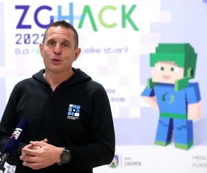 27.04.2022., Zagreb - U OS Medvedgrad predstavljen je projekt ZGHACK, Hackathon natjecanje za ucenike osnovnih skola grada Zagreba u rjesavanju izazova iz zastite okolisa i gospodarenja otpadom. Projekt su predstavili, ravnateljica OS Medvedgrad Marija Kovac, Boris Sesar, inicijator ZGHACK-a i clan uprave Zagrebackog holdinga, Tomislav Dominkovic,  predsjednik Uprave Visokog ucilista Algebra, koji je ujedno i strucni partner na projektu i Tatjana Skoko, direktorica Microsofta Hrvatska.  Photo: Goran Stanzl/PIXSELL