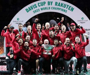 27.11.2022., Malaga - Jose Maria Martin Carpena Arena. Davis Cup by Rakuten, finale. Kanada - Australija 2:0. Dodjela velikog pehara, popularne salatare tenisacima Kanade koji su po prvi puta u svojoj povijesti osvojili Davis Cup trofej nakon sto su dobili oba pojedinacna meca u finalu. Photo: Sanjin Strukic/PIXSELL
