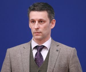 28.03.2023., Zagreb - Na konferenciji za medije Kluba zastupnika Mosta odrzanoj u Saboru o temi „Djecji doplatak pravo je djeteta, a ne socijalna mjera“ govorili su Petra Madic i Bozo Petrov. Photo: Patrik Macek/PIXSELL