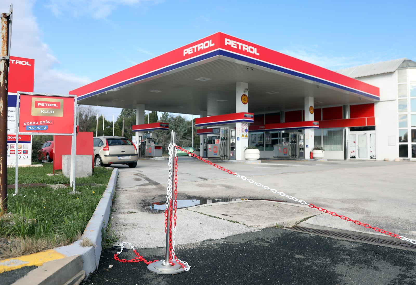 28.12.2022.,Sibenik-Petrol je privremeno između 12 i 13 sati  zatvario prodajna mjesta  jer zele reci NE regulaciji cijena goriva.
 Photo: Dusko Jaramaz/PIXSELL
