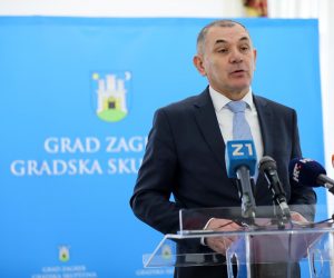 29.03.2023., Zagreb - Konferencija za medije uoci sjednice zagrebacke Gradske skupstine odrzao je gradski zastupnik Ivica Lovric na temu dnevnog reda i podizanje tuzbe protiv presude Visokog upravnog suda u predmetu "Roditelji odgojitelji" Photo: Emica Elvedji/PIXSELL