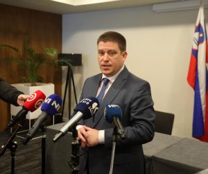 29.03.2023., Opatija - Hrvatsko Slovenski poslovni fotum "Javna ulaganja u graditeljstvu 2023." u hotelu Ambasador. Ministrar mora, prometa i infrastrukture RH Oleg Butkovic i ministrica infrastrukture Slovenije Alenka Bratusek potpisali su Sporazum o izgradnji mosta preko potoka Kamenica izmedju naselja Obrez i Bozakovo.

  Photo: Goran Kovacic/PIXSELL