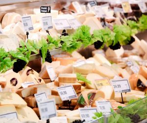 29.10.2020., Zagreb  - Otvorenje supermarketa Eurospin. Nakon otvorenih poslovnica u Zadru, Pozegi, Samoboru i Velikoj Gorici, Eurospin je otvorio svoja vrata vrijednim kupcima i u Zagrebu. Svecanu ceremoniju rezanja vrpce uprilicio je Luka Bulic a poslovnicu je posjetila i Doris Pincic. Photo: Sanjin Strukic/PIXSELL
