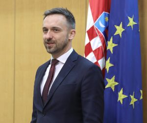 30.03.2023., Zagreb - Sabor 15. sjednicu nastavlja raspravom o prijedlogu zakona o osobnoj asistenciji. Marin Piletic, ministar rada, mirovinskoga sustava, obitelji i socijalne politike Photo: Patrik Macek/PIXSELL