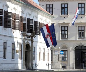 30.07.2021., Zagreb - Nakon jucer odradjene sjednice Vlade utihnuli su Banski dvori. Ljetna stanka za ministre traje do 19. kolovoza za kada je zakazana iduca sjednica, a do tada “kucu cuva” potpredsjednik Medved. rPhoto: Patrik Macek/PIXSELL