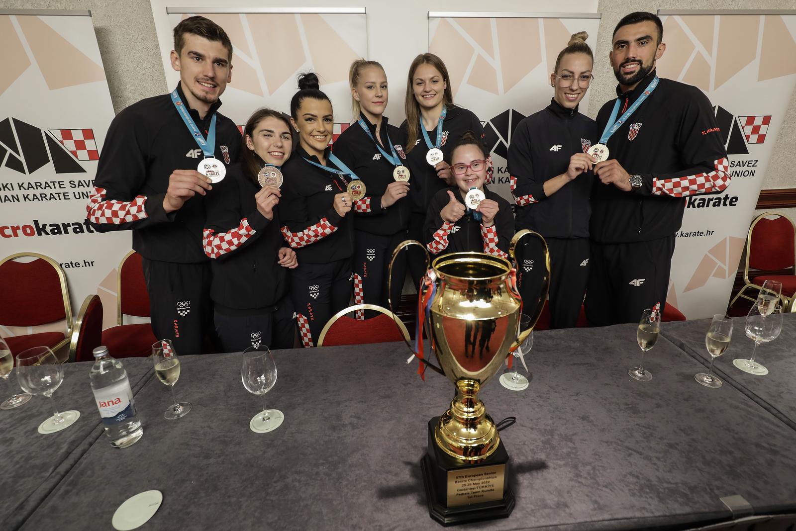 31.05.2022., Zagreb - Konferencija za medije hrvatske karate reprezentacije koja je na Europskom prvenstvu osvojila tri zlata, srebro i broncu. Zlatna zenska ekipa (Lea Vukoja, Mia Greta Zorko, Sadea Becirovic, Lucija Lesjak), Andjelo Kvesic, Daniela Topic (parakarate), srebrni Enes Garibovic, broncana Jelena Pehar.Treneri Goran Romic,Dubravko kolec i Ante Cutura. Photo: Jurica Galoic/PIXSELL