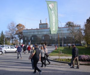 Đuru Popijača na čelu kutinske Petrokemije nasljeđuje Davor Žmegač 31.10.2018., Kutina - Na Glavnoj skupstini odluceno je o smjeni Uprave Petrokemije kojoj je od sada na celu Davor Zmegac, a uz njega tu su Kresimir Rendeli i Goran Plese te Peter Stubla. rPhoto: Nikola Cutuk/PIXSELL