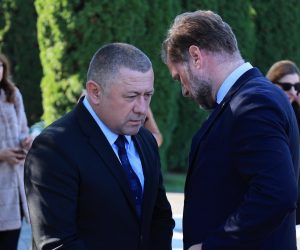 31.10.2021., Vukovar - VUKOVAR - U povodu obiljezavanja Dana Svih svetih i Dusnog dana ministar obrane Mario Banozic polozio je vijenac na Memorijalnom groblju zrtava iz Domovinskog rata u Vukovaru, u zajednickom izaslanstvu Ministarstva obrane RH, Ministarstva unutarnjih poslova, Ministarstva hrvatskih branitelja i Vukovarsko – srijemske zupanije.   Photo: Davor Javorovic/PIXSELL