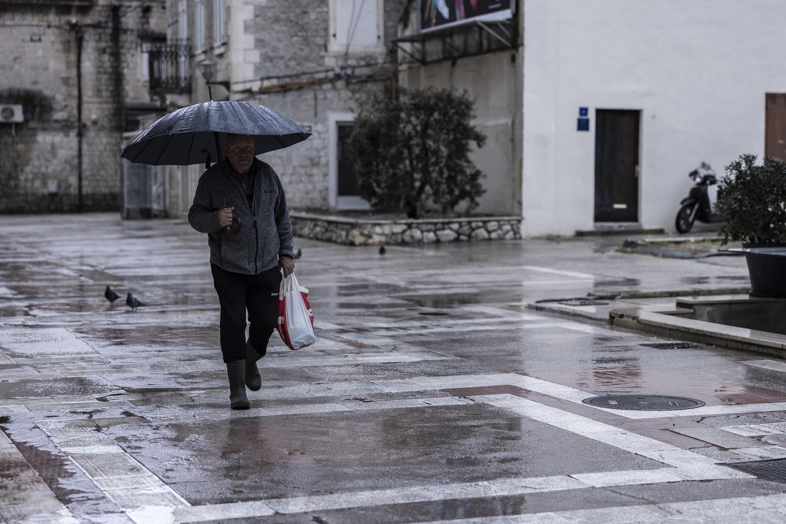 26.02.2023., Split - Jugo i kisa u Splitu.  Photo: Milan Sabic/PIXSELL