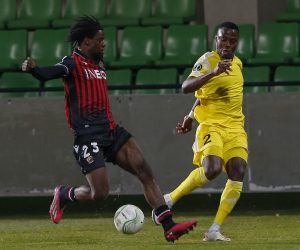 epa10512000 Patrick Kpozo (R) of Sheriff Tiraspol and Jordan Lotomba (L) of OGC Nice in action during the Europa Conference League Round of 16 match between Sheriff Tiraspol and Nice at Zimbru stadium in Chisinau, Moldova, 09 March 2023.  EPA/DUMITRU DORU