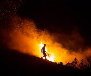 08.06.2018., Dubrovnik - Brzom intervencijom vatrogasaca u 22 sata lokaliziran je sumski pozar u Mokosici, na predjelu Gornje Obuljeno.r"nr"nPhoto: Grgo Jelavic/PIXSELL