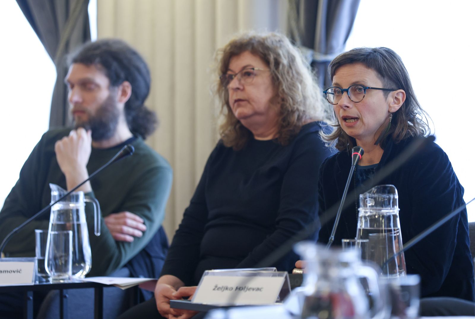 Zagreb, 15.03.2023 -  Završna konferencija projekta "Regulacija prostitucije u Hrvatskoj" koji provodi Institut društvenih znanosti Ivo Pilar uz financijsku potporu Hrvatske zaklade za znanost. U prvom dijelu konferencije članovi istraživačkog tima izložli su rezultate provedenih istraživanja, dok su se u drugom dijelu konferencije održati panel rasprava s aktivisti(ca)ma za zaštitu prava seksualnih radnica/ka. Na slici Ivana Radačić, Mirjana Adamović, Aleksandar Štulhofer.
foto HINA/ Damir SENČAR/ ds