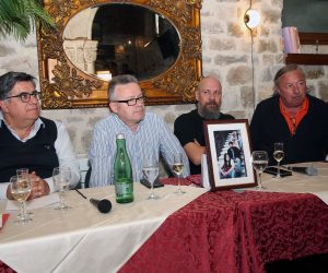 Split, 25.03.2023 - Programom "Moglo je i svrit gore" posveæenim Miljenku Smoji zavrio je petodnevni festival prièanja prièa, 16. Prièigin.Sudjelovali su Boris Deuloviæ, Ivica Ivanieviæ, Sinia Reljiæ, eljko Rogoiæ i Herci Ganza. foto HINA/ Ivana IVANOVIÆ/ ik