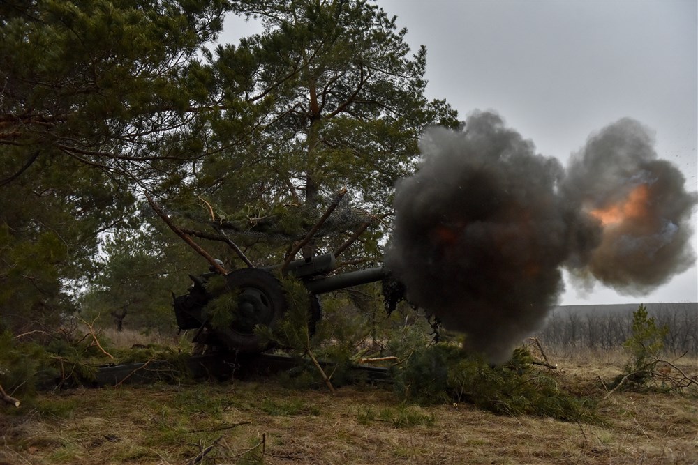 epa10492582 Ukrainian servicemen of the 68th Separate Jager Infantry Brigade "Oleksa Dovbush" fire a howitzer towards Russian positions, at an undisclosed location in the Donetsk region, eastern Ukraine, 26 February 2023. Russian troops entered Ukraine on 24 February 2022 starting a conflict that has provoked destruction and a humanitarian crisis.  EPA-EFE/OLEG PETRASYUK