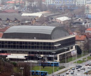 Zagreb, 18.01.2013 - Nakon uspjenog prvog dijela sezone koji je zavrio spektakularnim koncertom violonèelistièkog dvojca 2Cellos u prosincu, zagrebaèka Koncertna dvorana Vatroslava Lisinskog za drugi dio sezone 2012/2013 najavljuje zanimljiv program obiljeen brojnim atraktivnim inozemnim ali i domaæim gostovanjima kao i suradnjama s nizom orkestara i glazbenih organizacija, u cilju to veæe popularizacije tog "istinskog zagrebaèkog i hrvatskog brenda". Arhivska fotografija od 19.12.2011. godine prikazuje zgradu Koncertne dvorane Vatroslav Lisinski u Zagrebu.
foto FaH/ Damir SENÈAR /ds