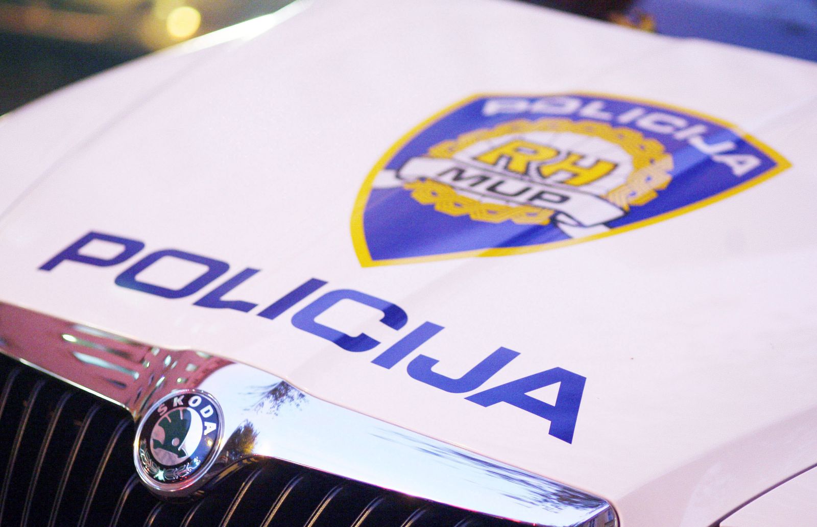 Zagreb, 05.12.2013 - (Ilustracija) - MUP planira provesti reorganizaciju sustava kojom bi se, radi bolje uèinkovitosti, umjesto sadanjih 20 ustrojilo pet regionalnih policijskih uprava, dok bi ukinute policijske uprave zamijenili upanijski policijski centri. Arhivska fotografija od dana 12.10.2011. godine prikazuje policijski automobil.
foto FaH/ Damir SENÈAR/ ik