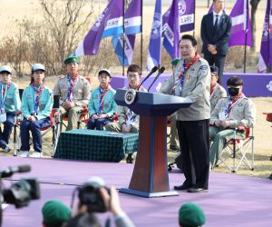 epa10548407 South Korean President Yoon Suk Yeol speaks during a ceremony where he was appointed as the honorary chairman of the Korea Scout Association at a garden in front of the presidential office in Seoul, South Korea, 29 March 2023. Yoon was a former scout.  EPA/YONHAP SOUTH KOREA OUT