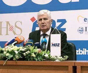 Mostar, 31.03.2023. - Predsjednik HDZ-a BiH Dragan Čović izrazio je u petak očekivanje da će se pojačati pritisci protiv uspostave nove Vlade Federacije BiH uključujući i prijetnje nasiljem koje dolaze od struktura bliskih vodećoj bošnjačkoj Stranci demokratske akcije (SDA) budući gube poluge vlasti. foto HINA/ Zoran Krešić/ ml