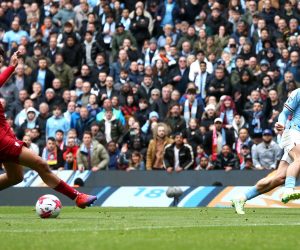 epa10553660 Jack Grealish (R) of Manchester City sets up the 1-1 for his team with a cross during the English Premier League soccer match between Manchester City and Liverpool FC in Manchester, Britain, 01 April 2023.  EPA/Adam Vaughan EDITORIAL USE ONLY. No use with unauthorized audio, video, data, fixture lists, club/league logos or 'live' services. Online in-match use limited to 120 images, no video emulation. No use in betting, games or single club/league/player publications