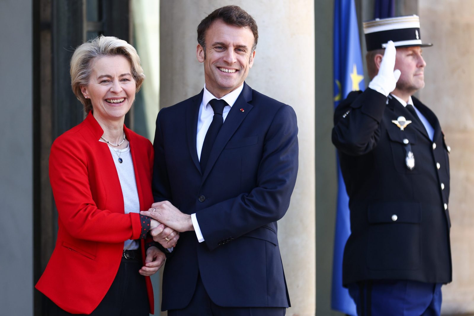 epa10556748 French President Emmanuel Macron (C) welcomes European Commission President Ursula von der Leyen for a meeting at the Elysee Palace in Paris, France, 03 April 2023. The meeting takes place ahead of Macron and Von der Leyen's visit to China from 05 to 07 April, according to the Chinese foreign ministry.  EPA/Mohammed Badra