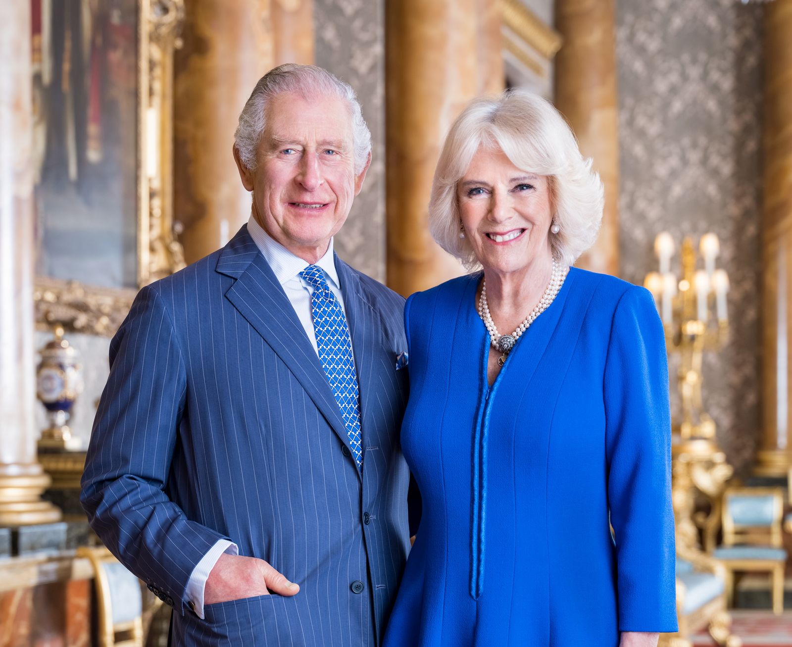 epa10558867 A handout photo made available by Buckingham Palace on 04 April 2023 of Britain's King Charles III and the Queen Consort in the Blue Drawing Room at Buckingham Palace, London, Britain in March 2023. The portrait has been released to mark the coronation on 06 May 2023.  EPA/HUGO BURNAND HANDOUT MANDATORY CREDIT, THIS IMAGE CAN NOT BE USED AFTER 0001 TUESDAY 09 MAY, 2023 WITHOUT PRIOR WRITTEN PERMISSION FROM ROYAL COMMUNICATIONS HANDOUT EDITORIAL USE ONLY/NO SALES
