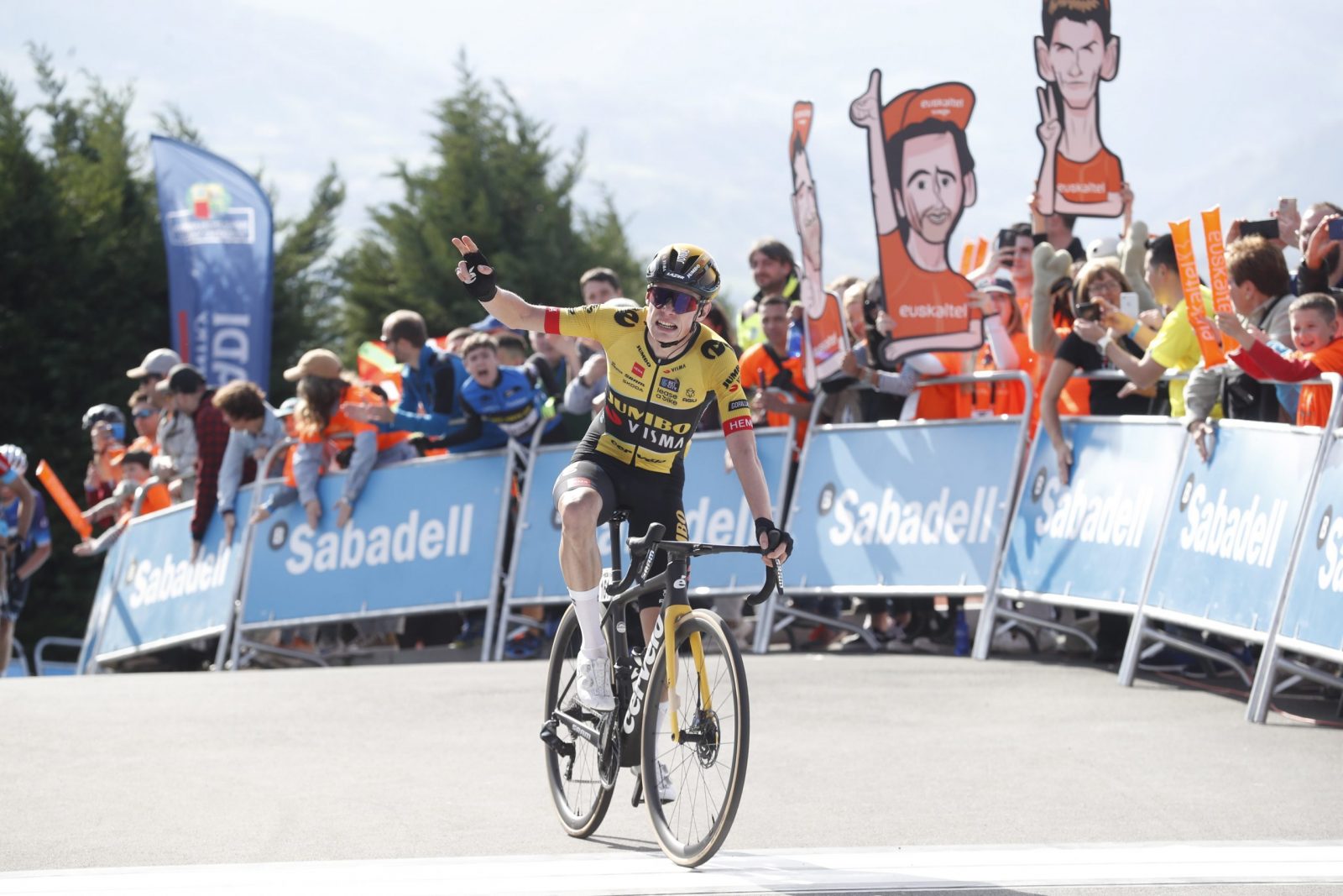 epa10559932 Dutch rider Jonas Vingegaard of Jumbo-Visma team celebrates after winning the third stage of the Itzulia Basque Country 2023 Vuelta Cycling Tour, of 153.9 kilometers from Errenteria to Villabona, in San Sebastian, northern Spain, 05 April 2023.  EPA/Juan Herrero