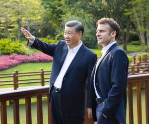 epa10564460 Chinese President Xi Jinping (L) and French President Emmanuel Macron (R) chat during a stroll through the Pine Garden in Guangzhou, Guangdong Province, China, 07 April 2023 (issued 08 April 2023).  EPA/XINHUA / Huang Jingwen CHINA OUT / MANDATORY CREDIT  EDITORIAL USE ONLY