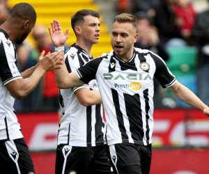 epa10564575 Udinese's Sandi Lovric (R) celebrates with his teammates Lazar Samardzic and Norberto Beto (L) after scoring the 1-0  during the Italian Serie A soccer match between Udinese Calcio and AC Monza at the Friuli - Dacia Arena stadium in Udine, Italy, 08 April 2023.  EPA/GABRIELE MENIS