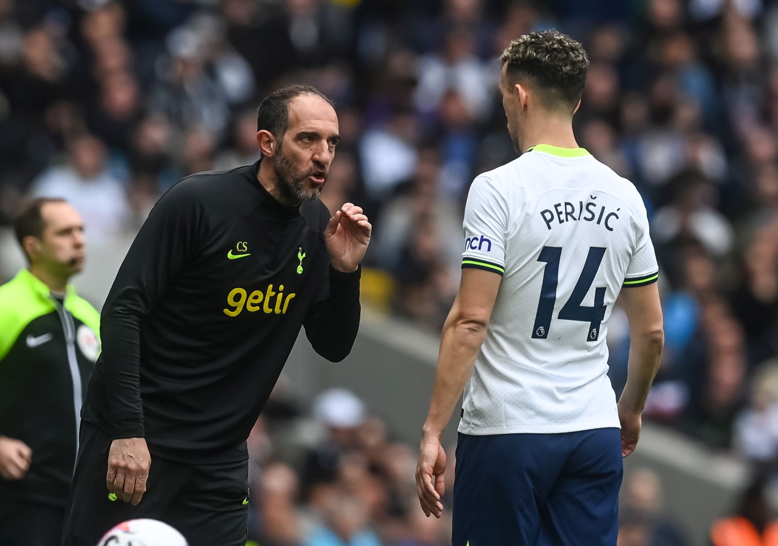 epa10564843 Head coach Cristian Stellini of Tottenham Hotspur and Ivan Perisic of Tottenham Hotspur during the English Premier League soccer match between Tottenham Hotspur and Brighton & Hove Albion in London, Britain, 08 April 2023.  EPA/NEIL HALL EDITORIAL USE ONLY. No use with unauthorized audio, video, data, fixture lists, club/league logos or 'live' services. Online in-match use limited to 120 images, no video emulation. No use in betting, games or single club/league/player publications